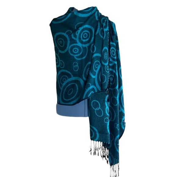 Vintage 70’s pashmina and silk scarf. - Picture 3 of 6